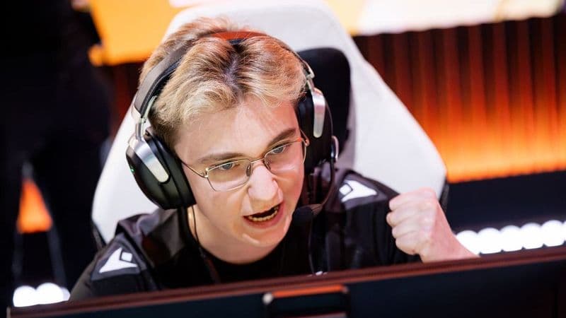FL4MUS из GamerLegion на турнире по CS2