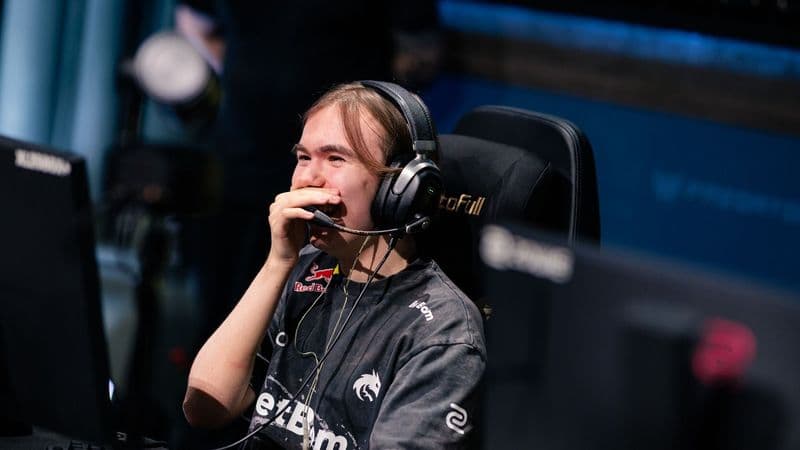 Данкан Thorin Шилдс и Илья m0NESY Осипов на турнире по CS2