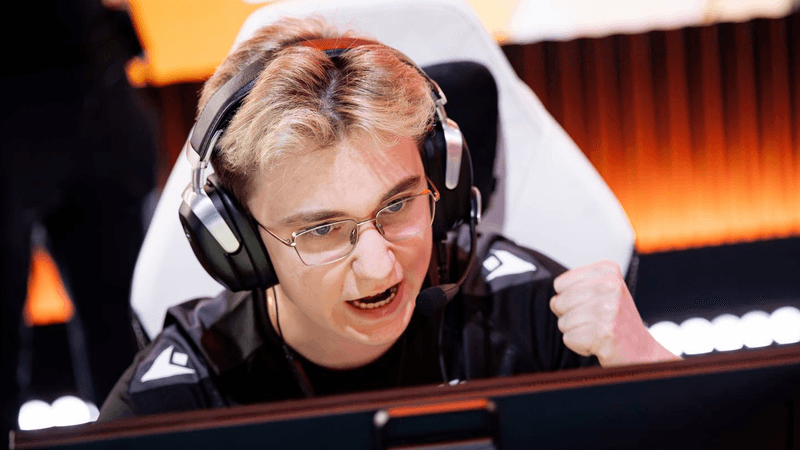 FL4MUS из GamerLegion на турнире по CS2