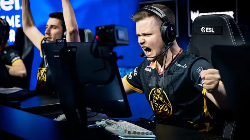 Марко Snappi Пфайффер в форме ENCE на турнире по CS2