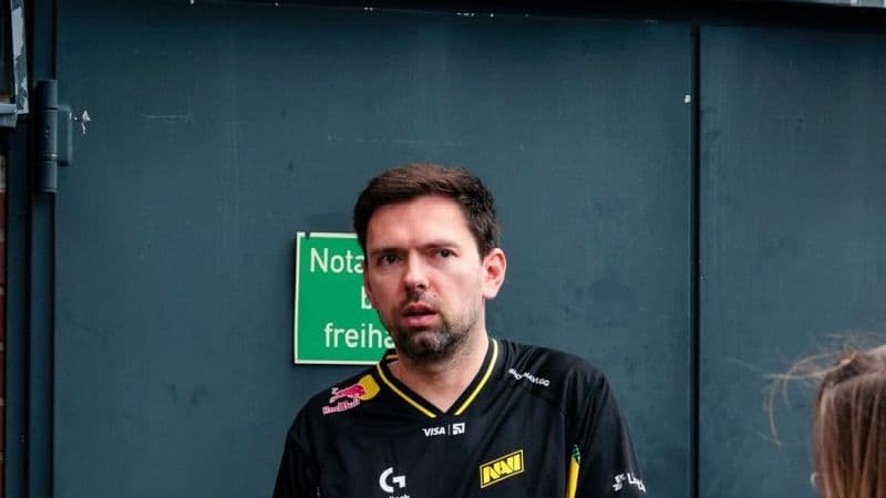 Андрей B1ad3 Городенский, тренер NAVI по CS2, дает интервью после матча