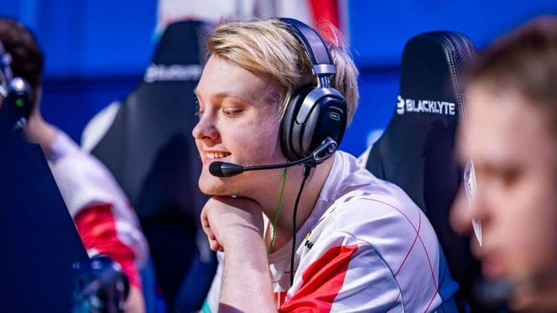 Игроки Nemiga Gaming и Aurora Gaming за компьютерами на PGL Masters Bucharest 2026