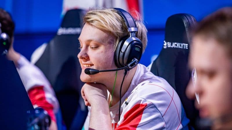 Игроки Nemiga Gaming празднуют победу на турнире по CS2