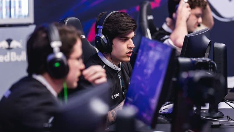 Игроки The MongolZ празднуют победу над Legacy на PGL Masters Bucharest 2026
