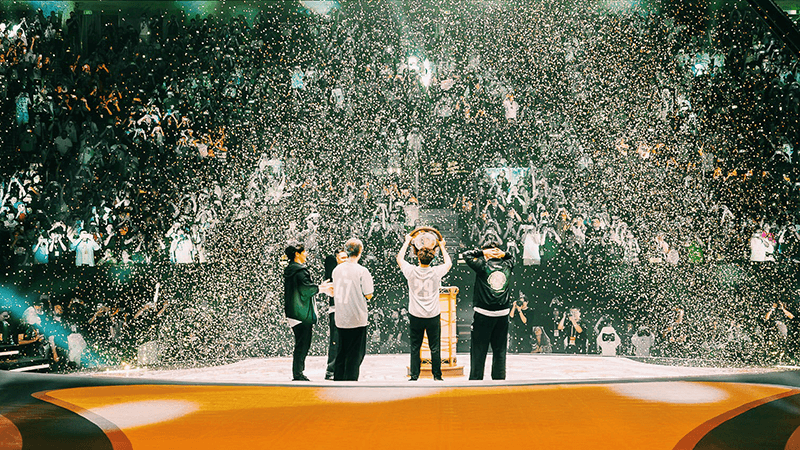 Team Spirit с кубком Aegis of Champions на The International 2026
