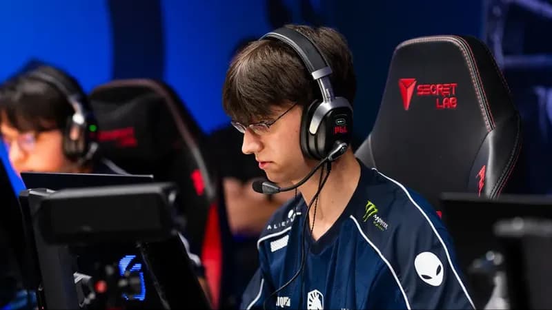 Игрок Team Liquid за компьютером на турнире PGL Masters Bucharest 2026