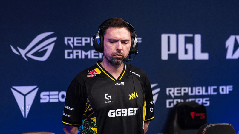 Данкан Thorin Шилдс и Андрей B1ad3 Городенский на фоне логотипа Natus Vincere