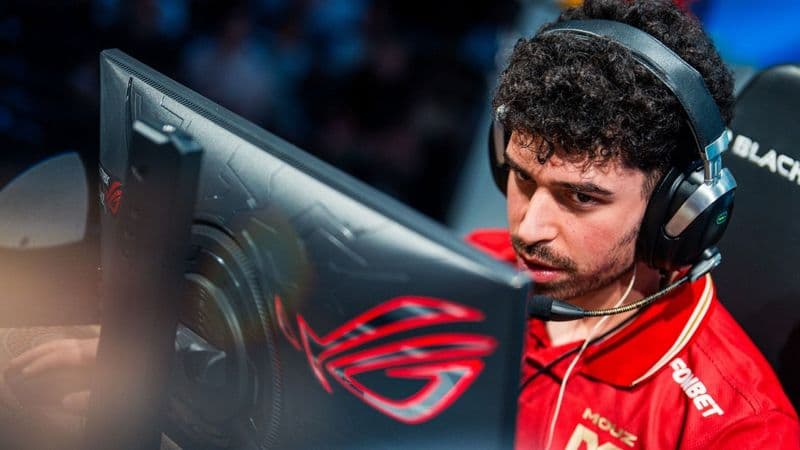 Игроки MOUZ празднуют победу над Vitality в матче за третье место на PGL Masters Bucharest 2026