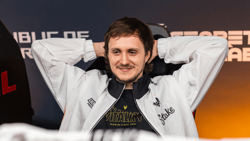 Логотипы Team Vitality и Nemiga Gaming на фоне сцены PGL Masters Bucharest 2026