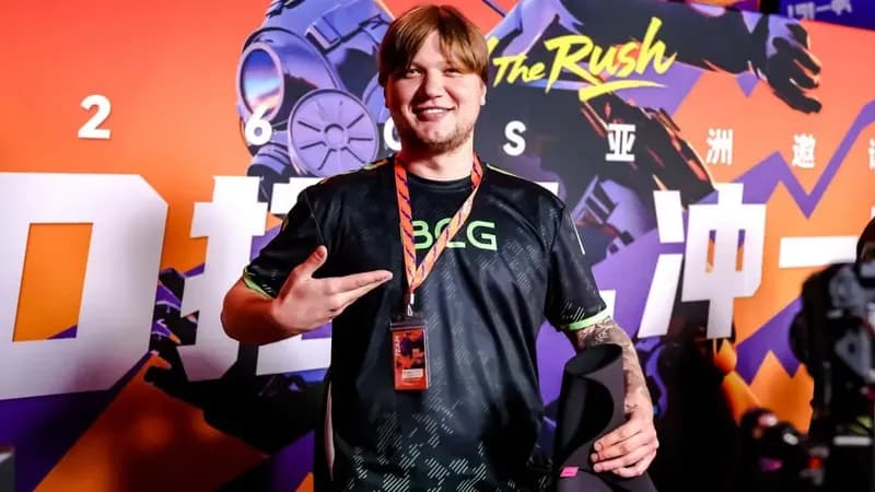 Игроки Metizport и BCGame на матче HyperX Retake Season 13 по CS2