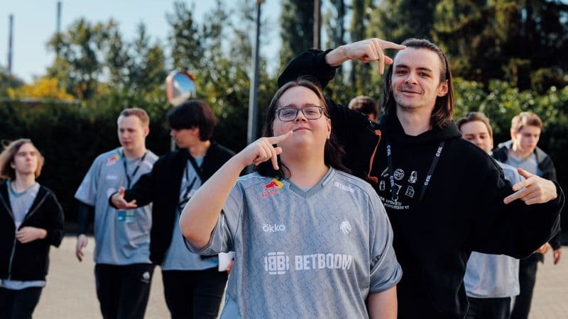 Team Spirit и MOUZ на PGL Masters Bucharest 2026
