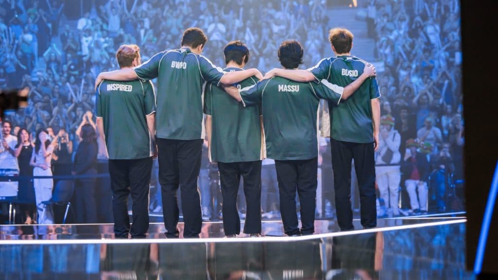 FlyQuest проигрывает Gen.G на чемпионате мира 2024 года