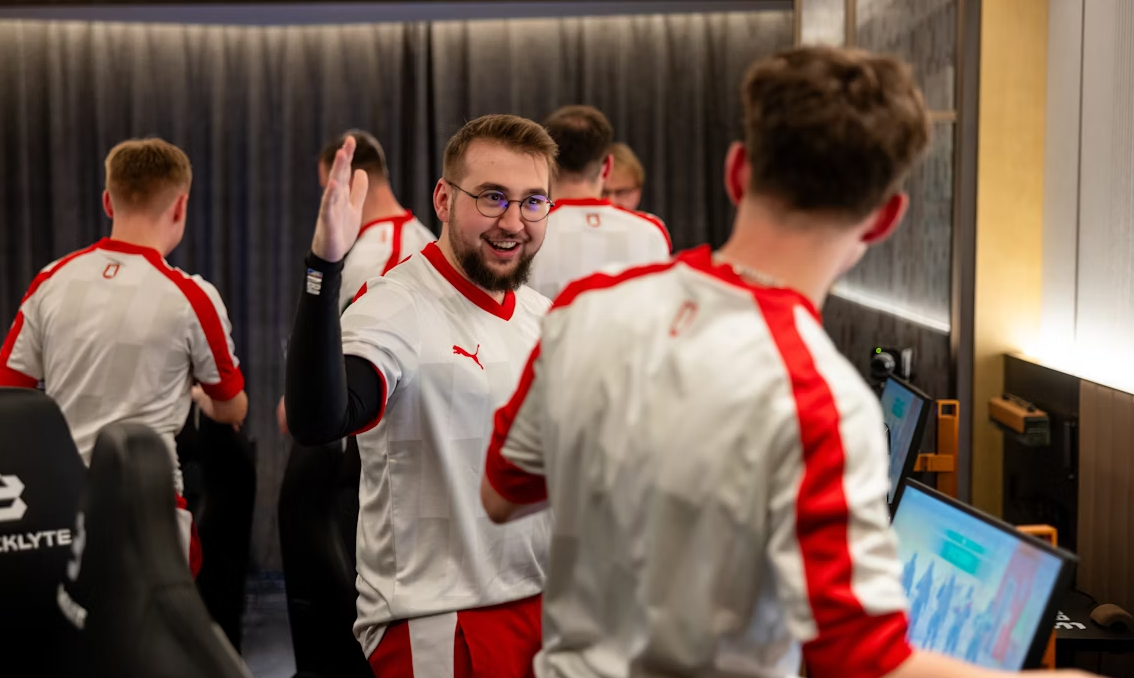 Участники MOUZ после выхода на Perfect World Shanghai Major 2024